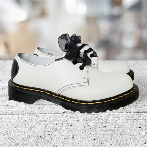 Dr. Martens 1461 HEARTS shoes size 8 US EU 39 🎉host pick🎉 - Picture 3 of 13